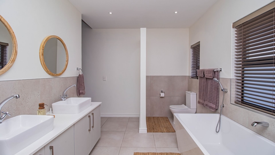 To Let 4 Bedroom Property for Rent in Royal Ascot Western Cape